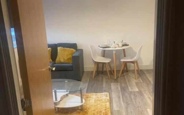 #305 1 Bedroom Serviced apartment -free parking