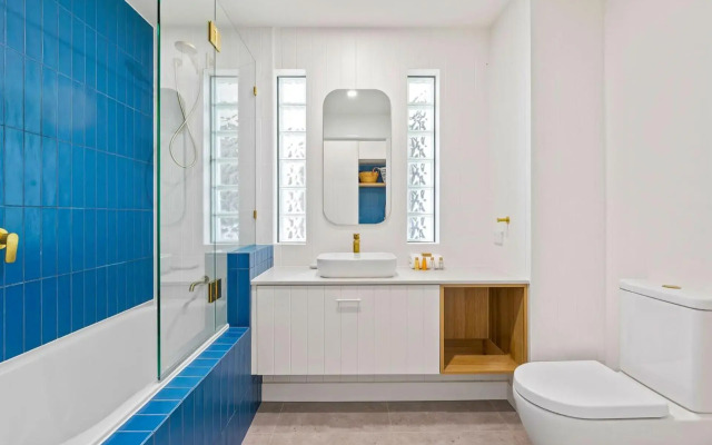 6 Seabreeze Spacious Newly Renovated Apartment with Ocean Views