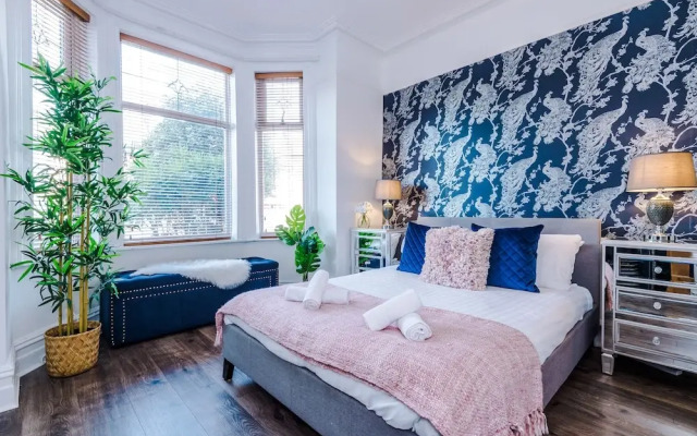 R&R Character Victorian 4-Bedroom Home
