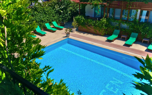Ten Apart Hotel