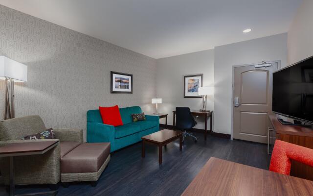 Holiday Inn Express & Suites Eureka by IHG