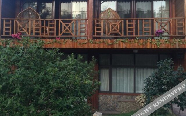 Xipan Nongzhuang Shuiyunjian