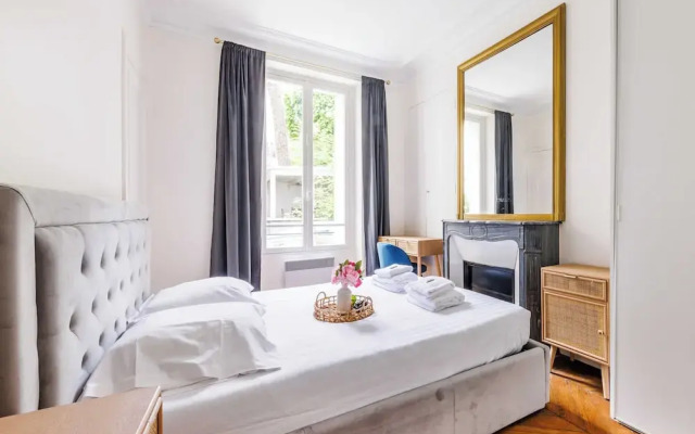 Chic and Refined Apartment