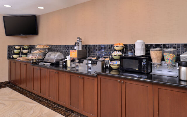 Best Western Woodland Inn