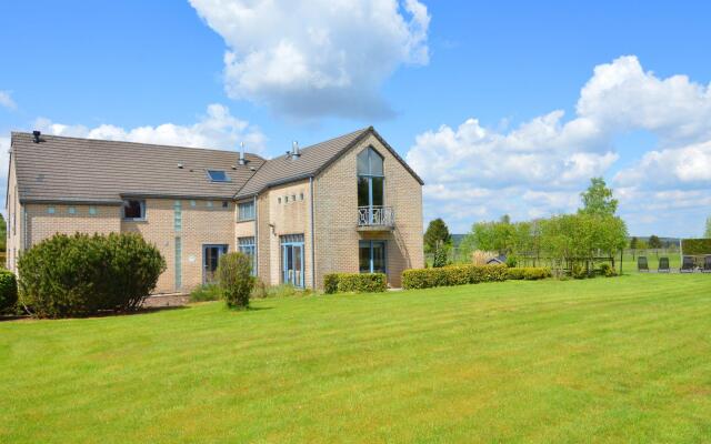 Delightful Villa in Sourbrodt With Pool