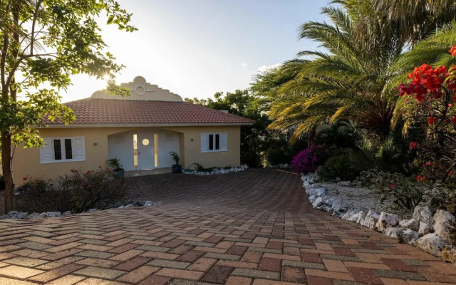 Spacious Bright Villa - Spectacular Ocean Views Private Pool