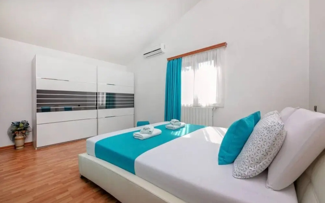 Charming 6-bed Villa in Vižinada