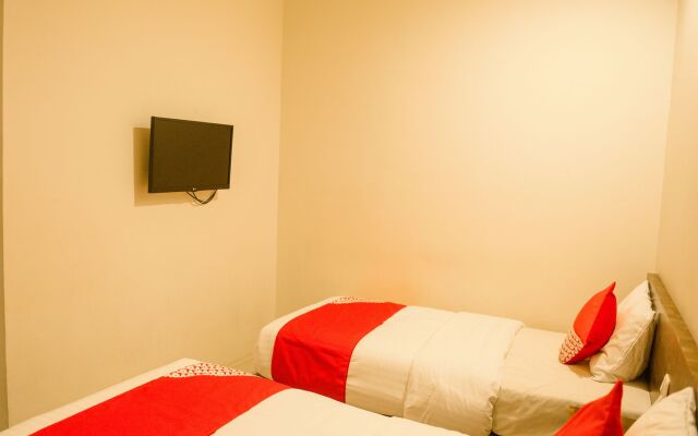 OYO 178 Denata B&B