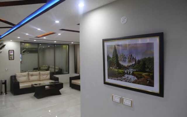 Pool And Park Hotel