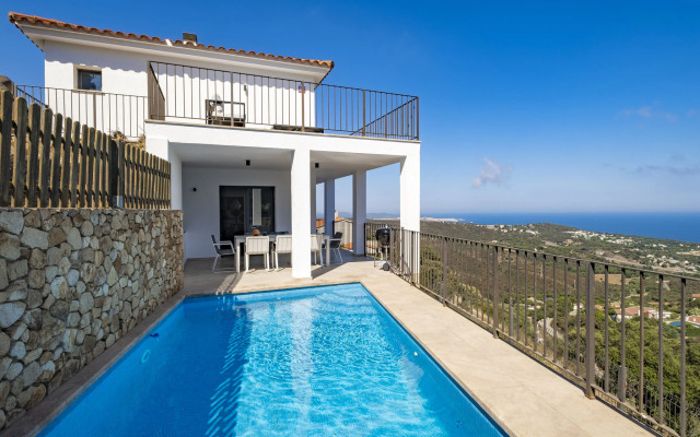 Beautiful Villa in Castell-Platja d'Aro with Pool, Sea Views