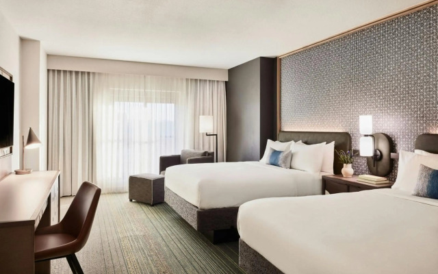 Renaissance® Phoenix Glendale Hotel & Conference Center
