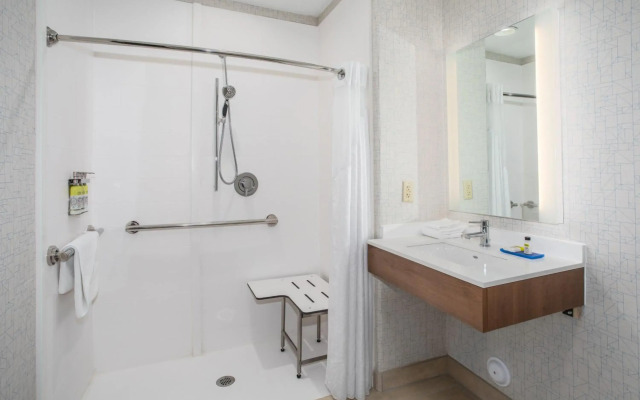 Holiday Inn Express & Suites Phoenix - Glendale Sports Dist by IHG