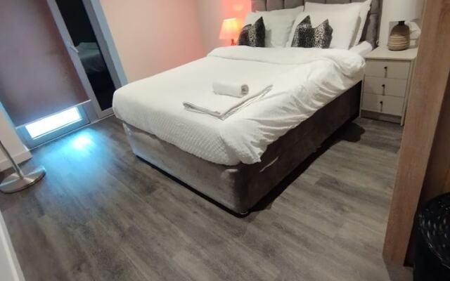 Immaculate 3-bed Apartment Homes in London