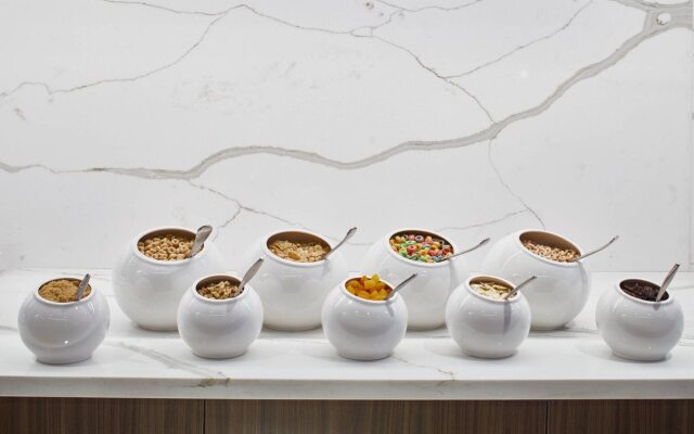 AC Hotel by Marriott Cleveland Beachwood