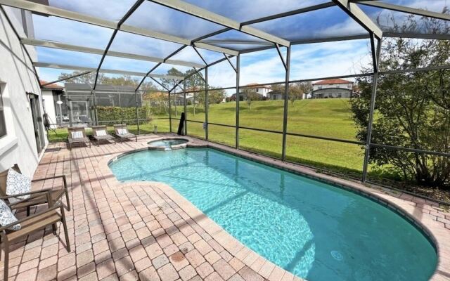 Hidden Gem 5 Bedroom Home by RedAwning