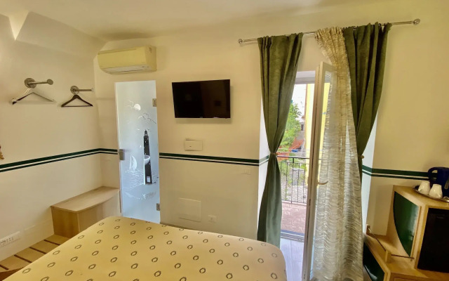 Giovanni Rooms Manarola