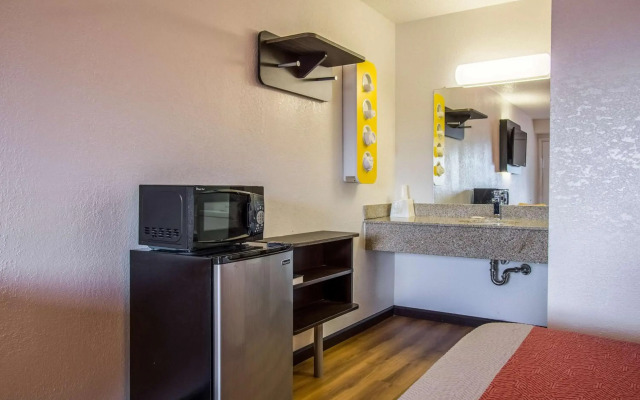 Motel 6 Ashland, OH