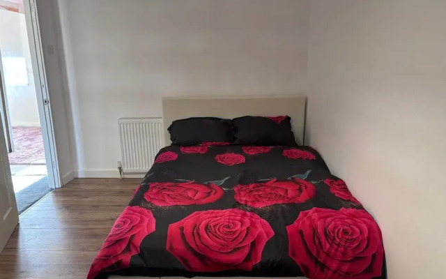 Spacious 2-bed Apartment in Hornchurch