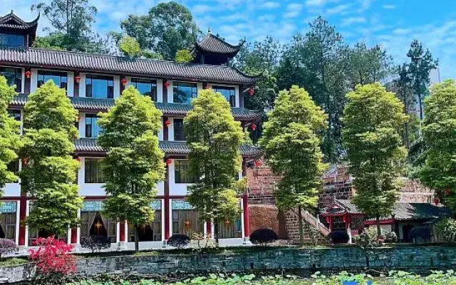 Gold Eagle Resort
