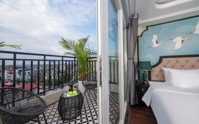 Madelise Central Hotel & Travel