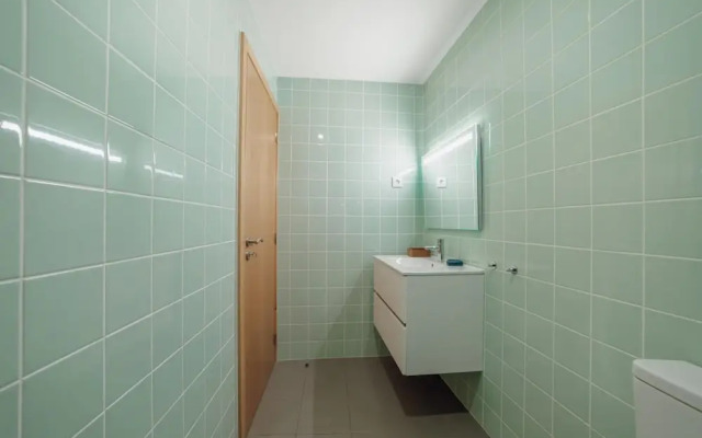 Modern Stylish Apartment I by Vacationy