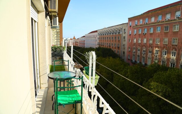 Santos Hostel - Lisbon