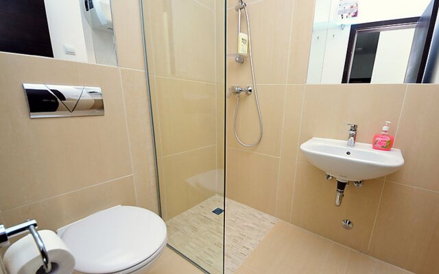 Lozna Residence 25811