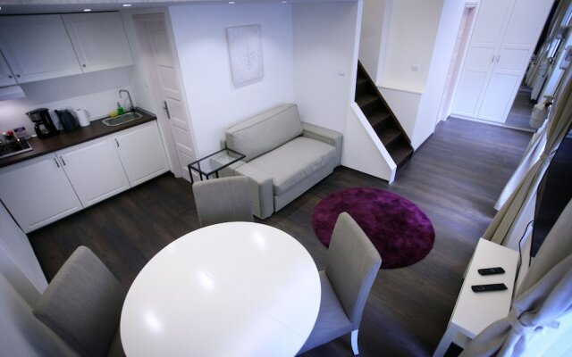 d.Five Chain Bridge Apartment