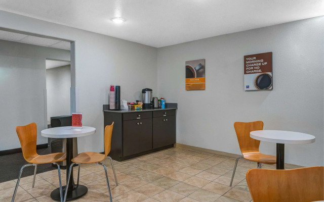 Motel 6 Idaho Falls, ID - Snake River