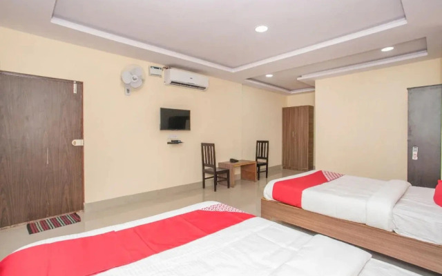 OYO 15818 Om Sai Residency