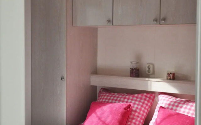 Comfortable chalet with microwave, Alkmaar at 15km