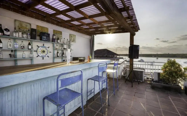 Paras Paros Marina Lodge