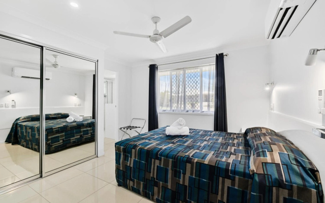Casa Nostra Motel – Guest Rooms – Parkhurst