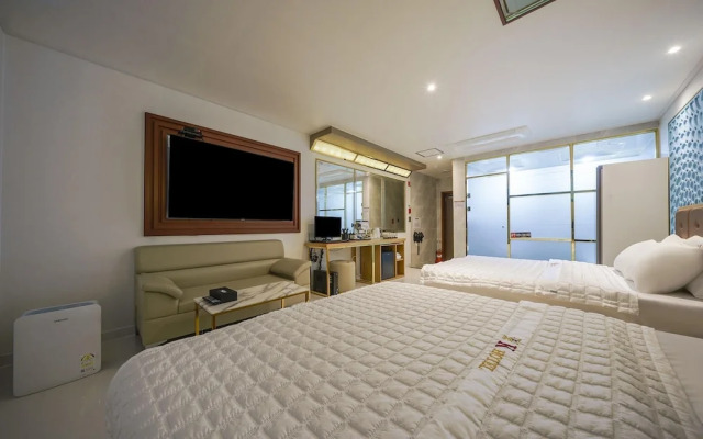 Gyeongju K Hotel &amp; Pension