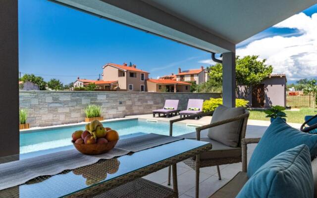 Charming villa Roma with private pool near Pula