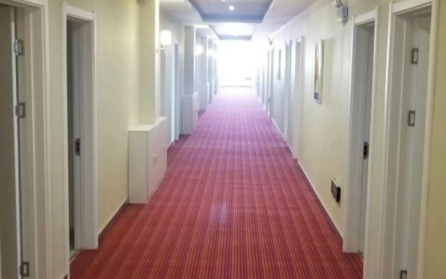 Mangguo Express Hotel (Baicheng Railway Station)