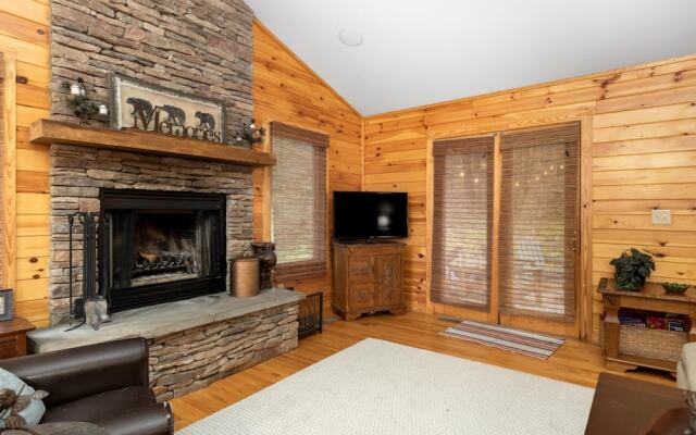 Retreat at Wintergreen Pool Access Grill