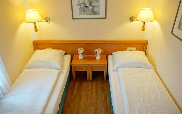 Hotel Opal