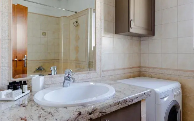 Upstreet Convenient 2bd Apartment
