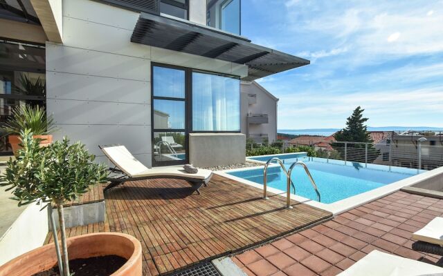 Swanky Villa in Makarska With Sauna, Jacuzzi & Mountain Views