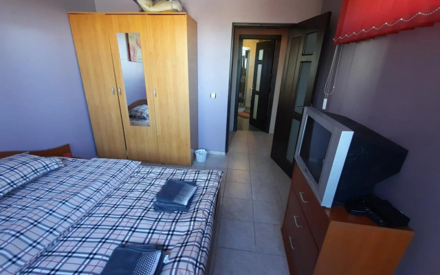 Spacious, modern condo in new villa - sleeps 6