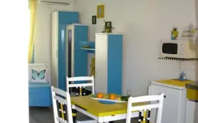 Apartments and Room Lemon