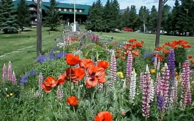 Glacier Park Lodge