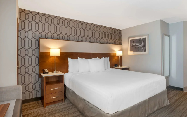 Best Western Plus Commerce Hotel