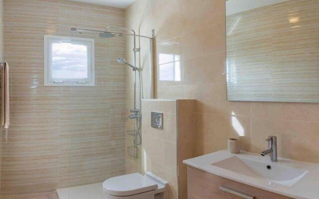 Esmeralda. Luxury. 1 line of the ocean. View! Quality!