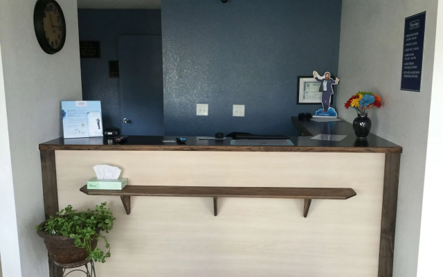 Super 8 By Wyndham Wichita North