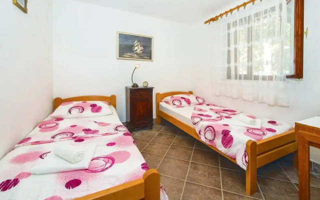 Beautiful Home in Pucisca With 3 Bedrooms, Wifi and Outdoor Swimming Pool