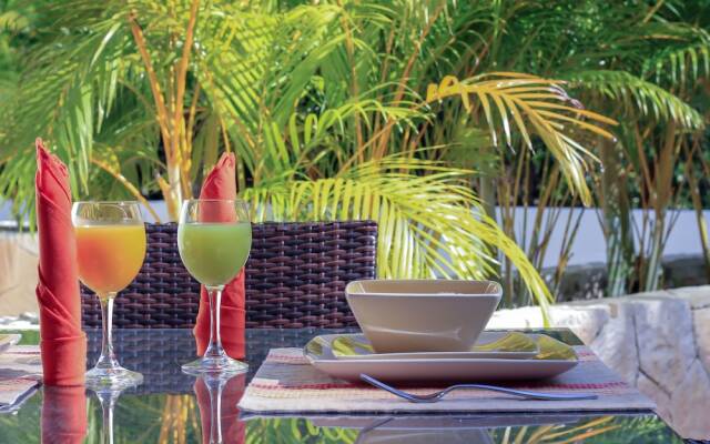 Stunning Studio with Jacuzzi on Terrace by olahola