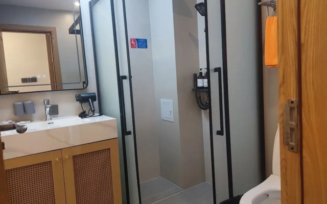 Tiger Leaping Half Way Guest House