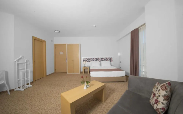 Larina Ninova Thermal Spa & Hotel